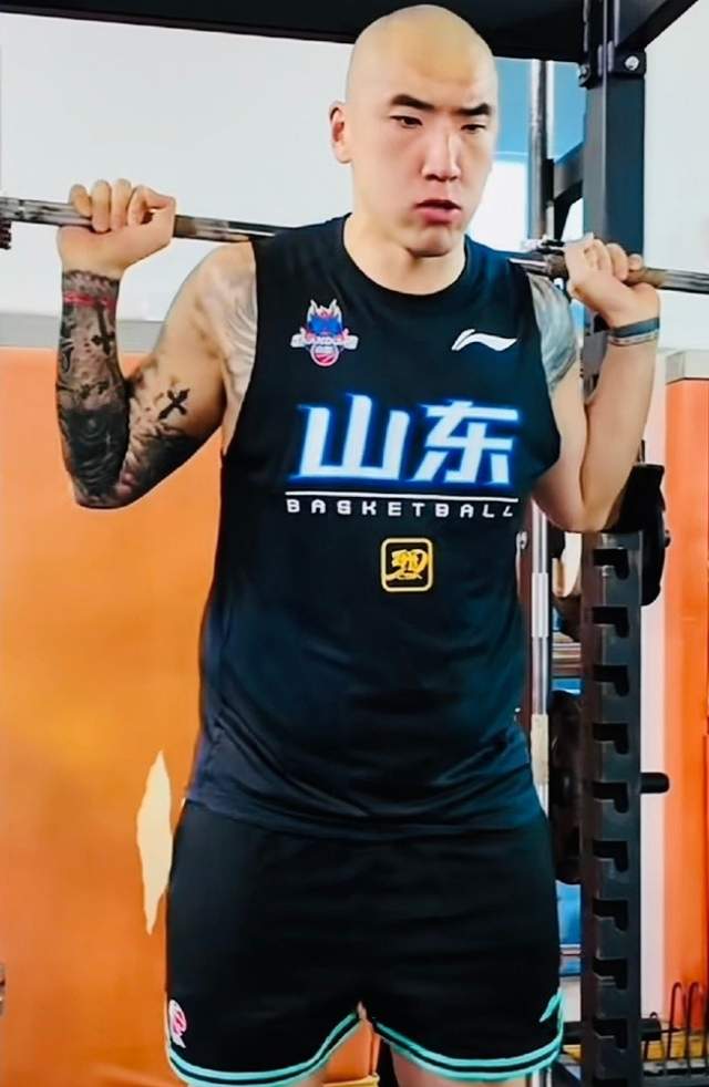 卧槽！詹姆斯跟湖人的矛盾，2021年就发生了...